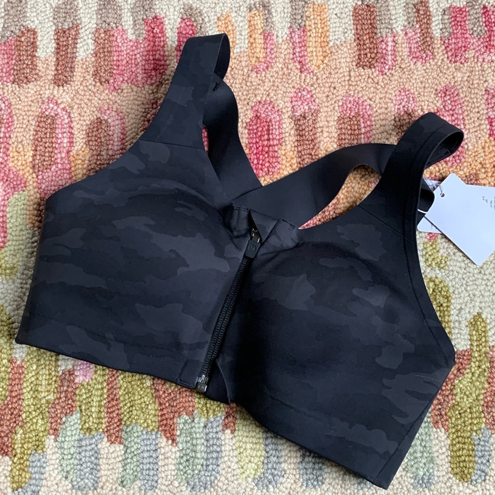 Lululemon NWT Enlite Bra *Zip Front Shades of Black Camouflage 32B